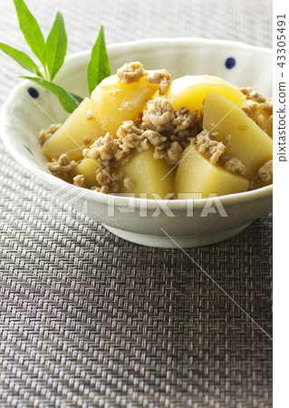 Simmered potatoes 21 43305491