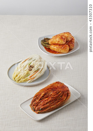 White kimchi, cabbage kimchi, bachelor kimchi 43307310