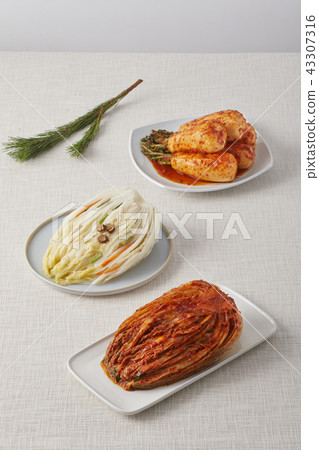 White kimchi, cabbage kimchi, bachelor kimchi 43307316