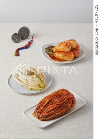 White kimchi, cabbage kimchi, bachelor kimchi 43307325