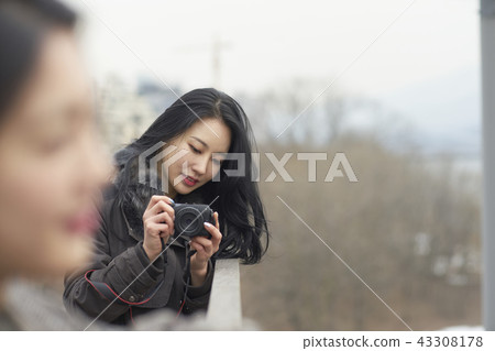 冬季旅行姐妹照片旅行治療 冬季旅行姐妹照片旅行治療 43308178