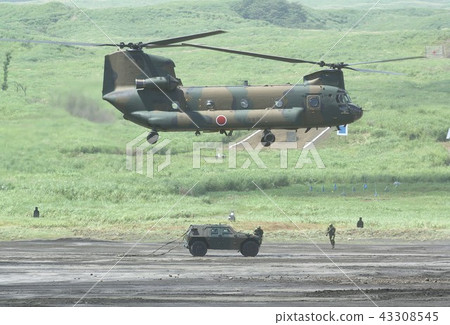 CH-47J Chinook Transport Helicopter of the Ground Self Defense Force who is also active in disaster dispatching to hover at the East Fuji Training Center 43308545