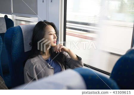 冬季旅行姐妹照片旅行治療 冬季旅行姐妹照片旅行治療 43309615