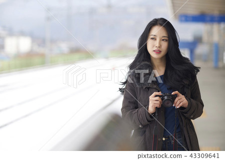 冬季旅行姐妹照片旅行治療 冬季旅行姐妹照片旅行治療 43309641