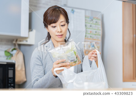 Mother chased by time Woman business man standing in the kitchen OL Office lady Woman president 43309823