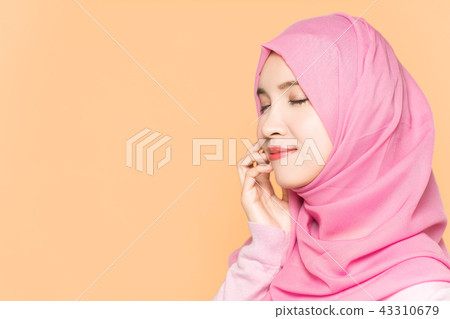 Muslim women Muslim women 43310679