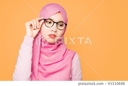 Muslim women Muslim women 43310686