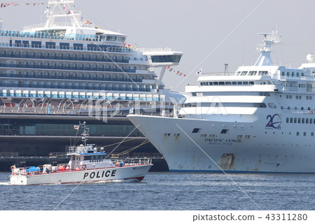 Yokohama port Yokohama port 43311280