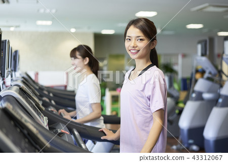 Running machine woman Running machine woman 43312067