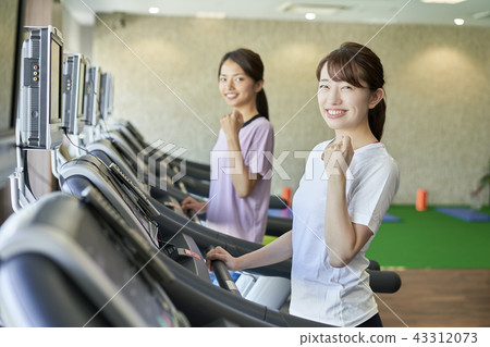 Running machine woman Running machine woman 43312073