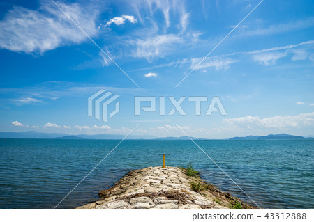 從Azumi河鎮Yokoehama的Kamogawa Katsuno花園地方看到的琵琶湖 43312888