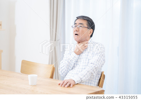 Throat sore senior man sick elderly people elderly people old people cold sickness 43315055