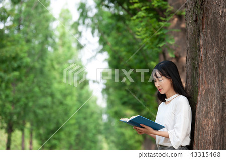 Young woman Young woman 43315468