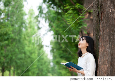 Young woman Young woman 43315469