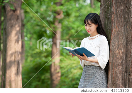 Young woman Young woman 43315500
