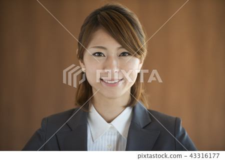 Smile Business Woman 43316177