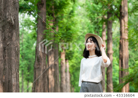 Young woman Young woman 43316604