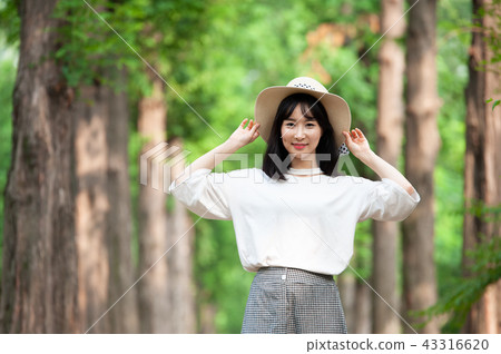 Young woman Young woman 43316620