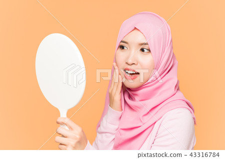 Muslim women 43316784