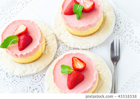 Homemade mango strawberry cheesecake Homemade mango strawberry cheesecake 43318338