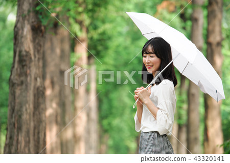 Young woman 43320141
