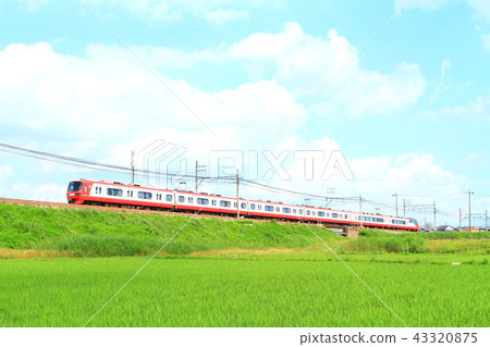 Meitetsu train traveling in the countryside 43320875