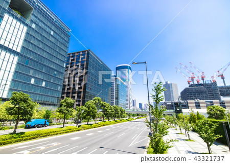 辦公鎮風景有主要街道的 43321737