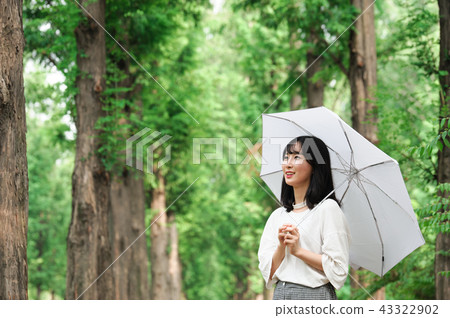 年輕的女人 年輕的女人 43322902
