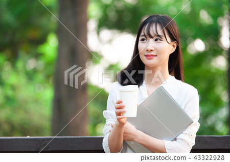 年輕的女人 43322928