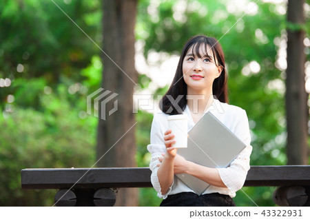 Young woman Young woman 43322931