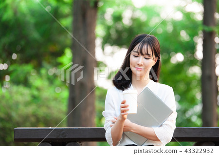 Young woman Young woman 43322932