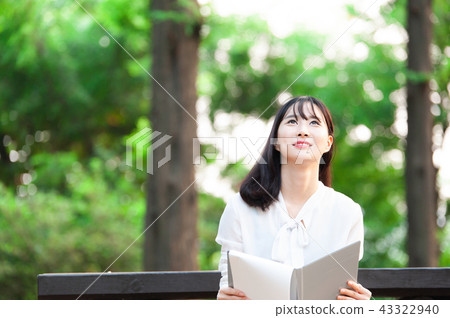 年輕的女人 43322940