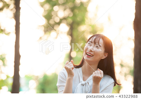 年輕的女人 43322988
