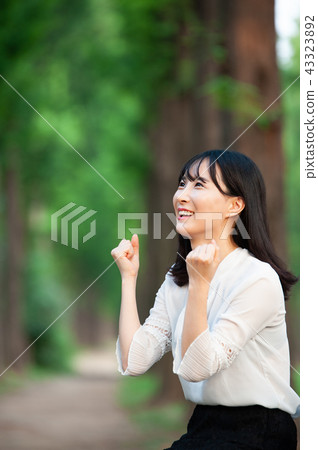 年輕的女人 年輕的女人 43323892