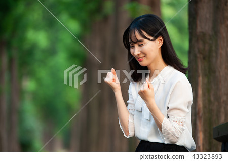年輕的女人 43323893