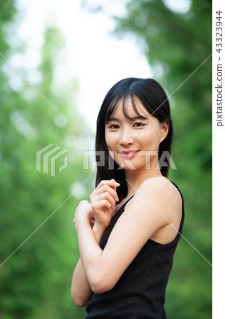 Young woman Young woman 43323944