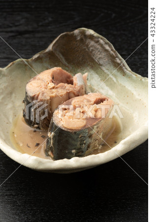 Boiled mackerel 43324224