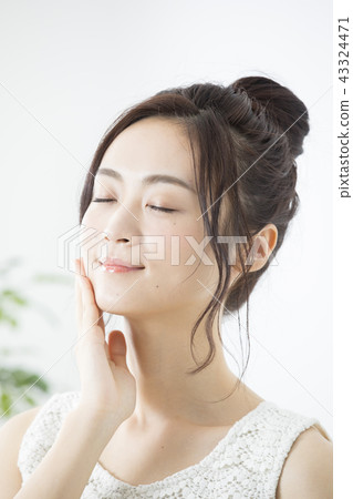 Beauty image · young woman Beauty image · young woman 43324471