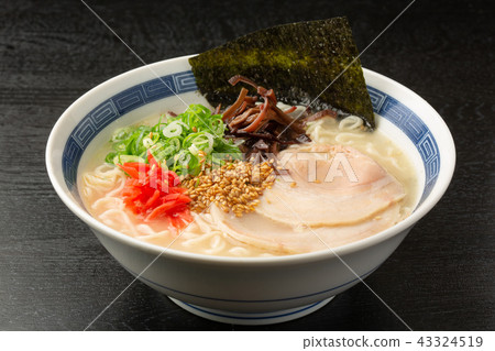 Tonkotsu ramen 43324519