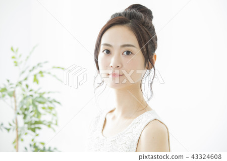 Beauty image · young woman Beauty image · young woman 43324608