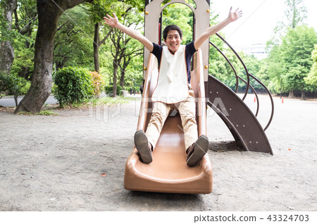 滑動幻燈片的托兒所孩子 43324703