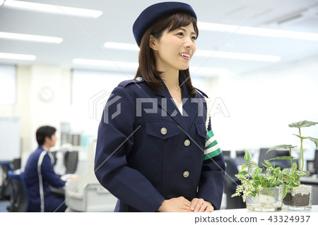 policewoman 43324937