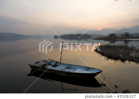 一條河與一艘船 43326327