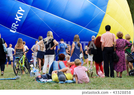 The view on balloon and people 43328858