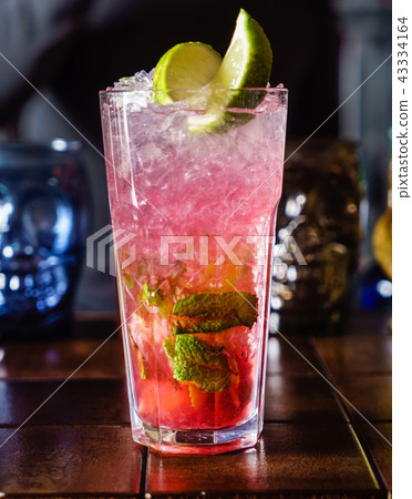 cocktail in the bar 43334164