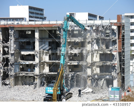 Housing building during dismantling construction of Toyo Shidai housing complex Housing building during dismantling construction of Toyo Shidai housing complex 43338957