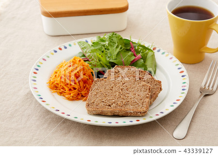 Healthy breakfast Healthy breakfast 43339127