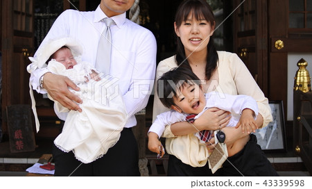 Visiting the shrine with family (1 month old girl and brother) Visiting the shrine with family (1 month old girl and brother) 43339598
