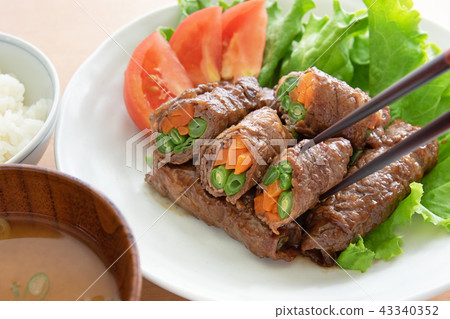 Meat roll with beef 43340352