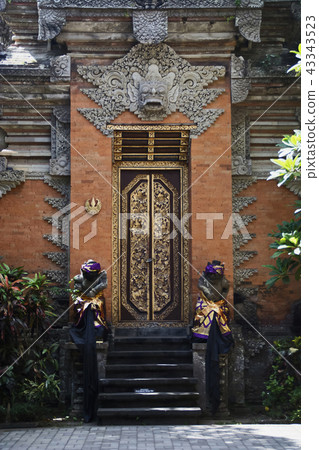 Gate of the Ubud palace, Indonesia 43343523